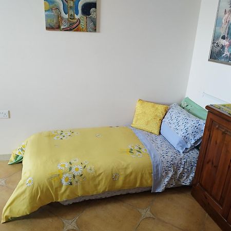 Joseph 2 Stylish Flat With Open Views, Just 4Km From The Airport Or Beach Siggiewi Exterior foto